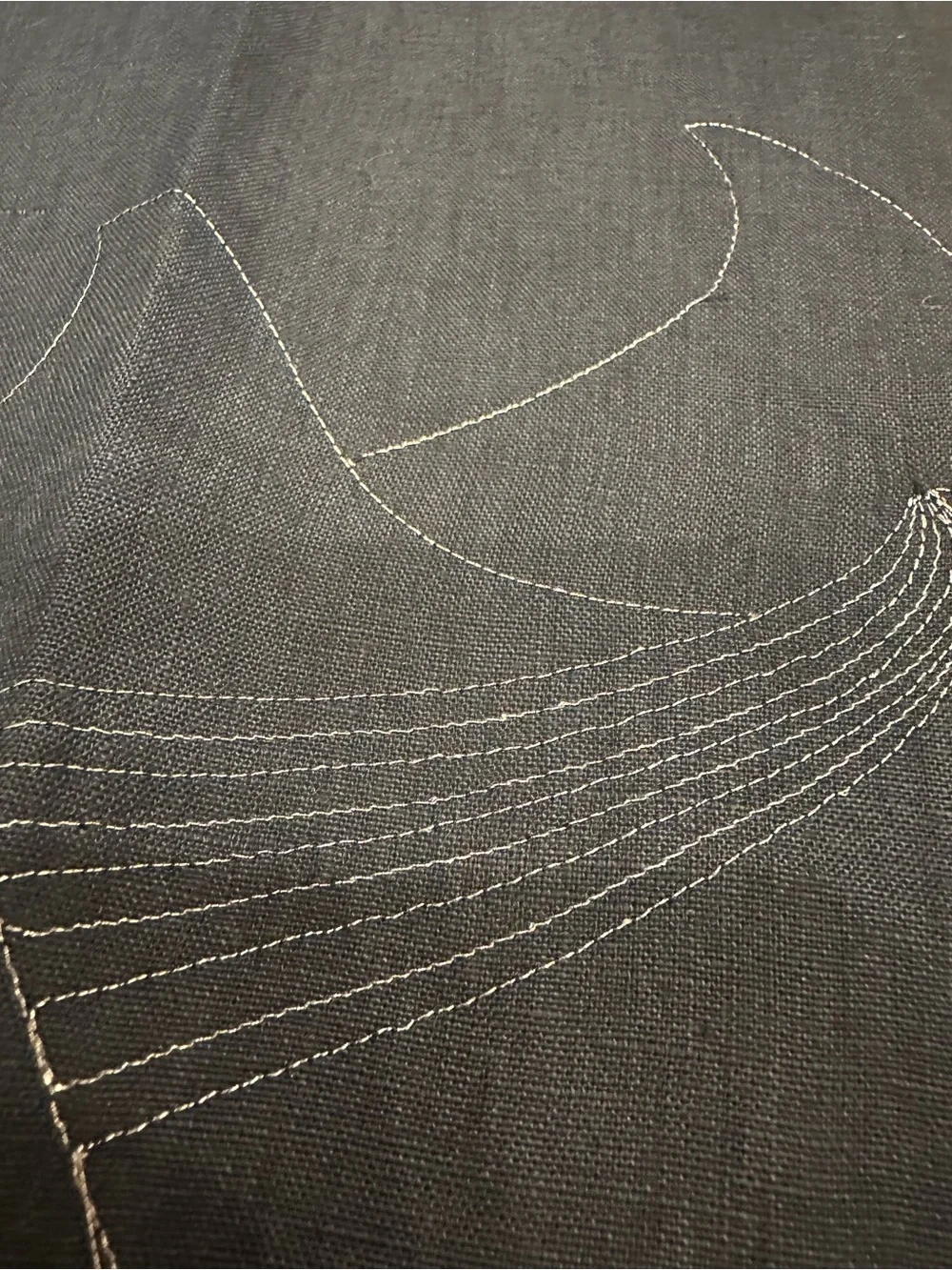 Modern Navy Blue Linen Cloth Napkins Set – Silver Embroidered Abstract Wave